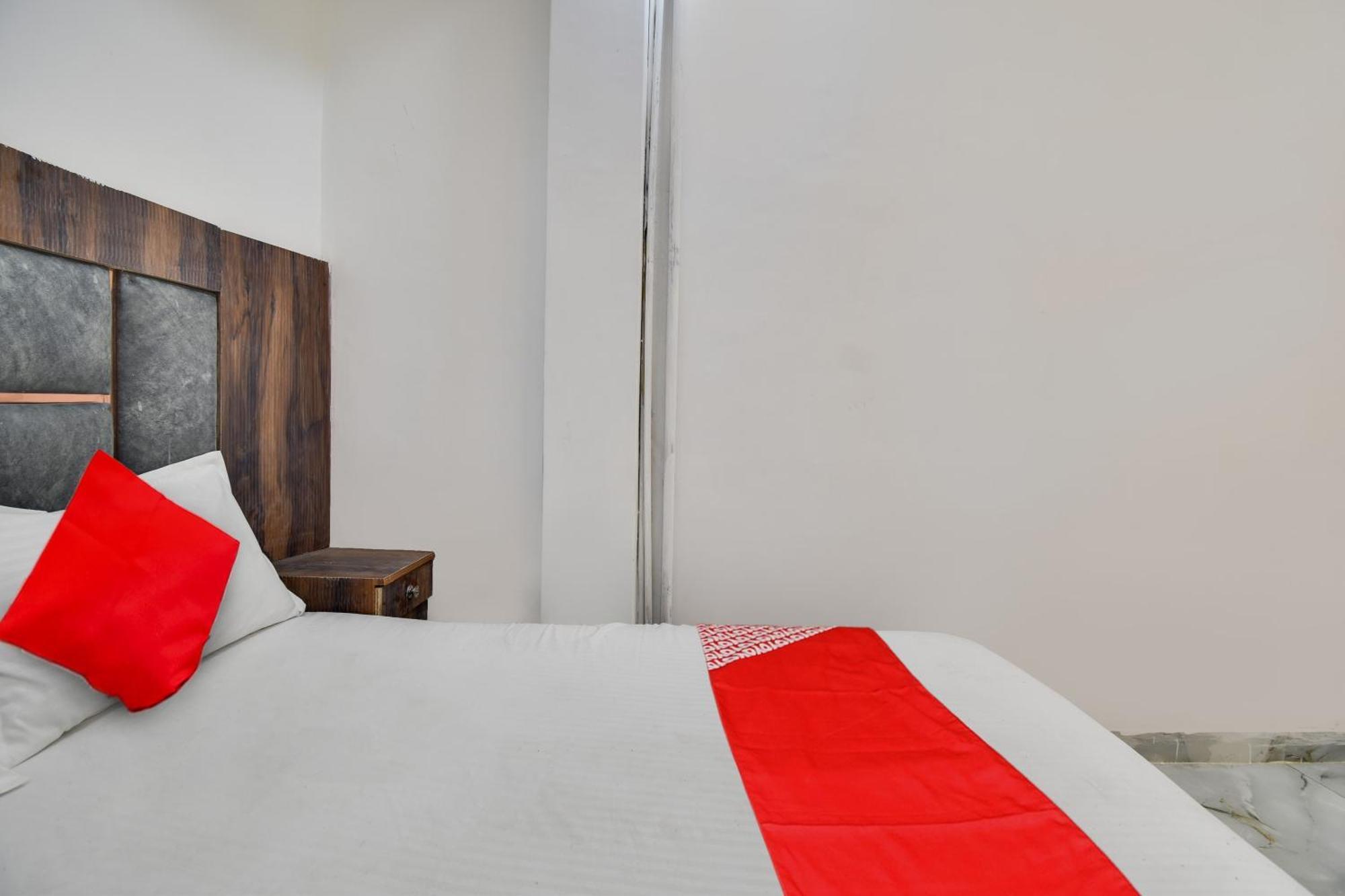 Hotel O Golden King Guest House New Delhi Exteriör bild