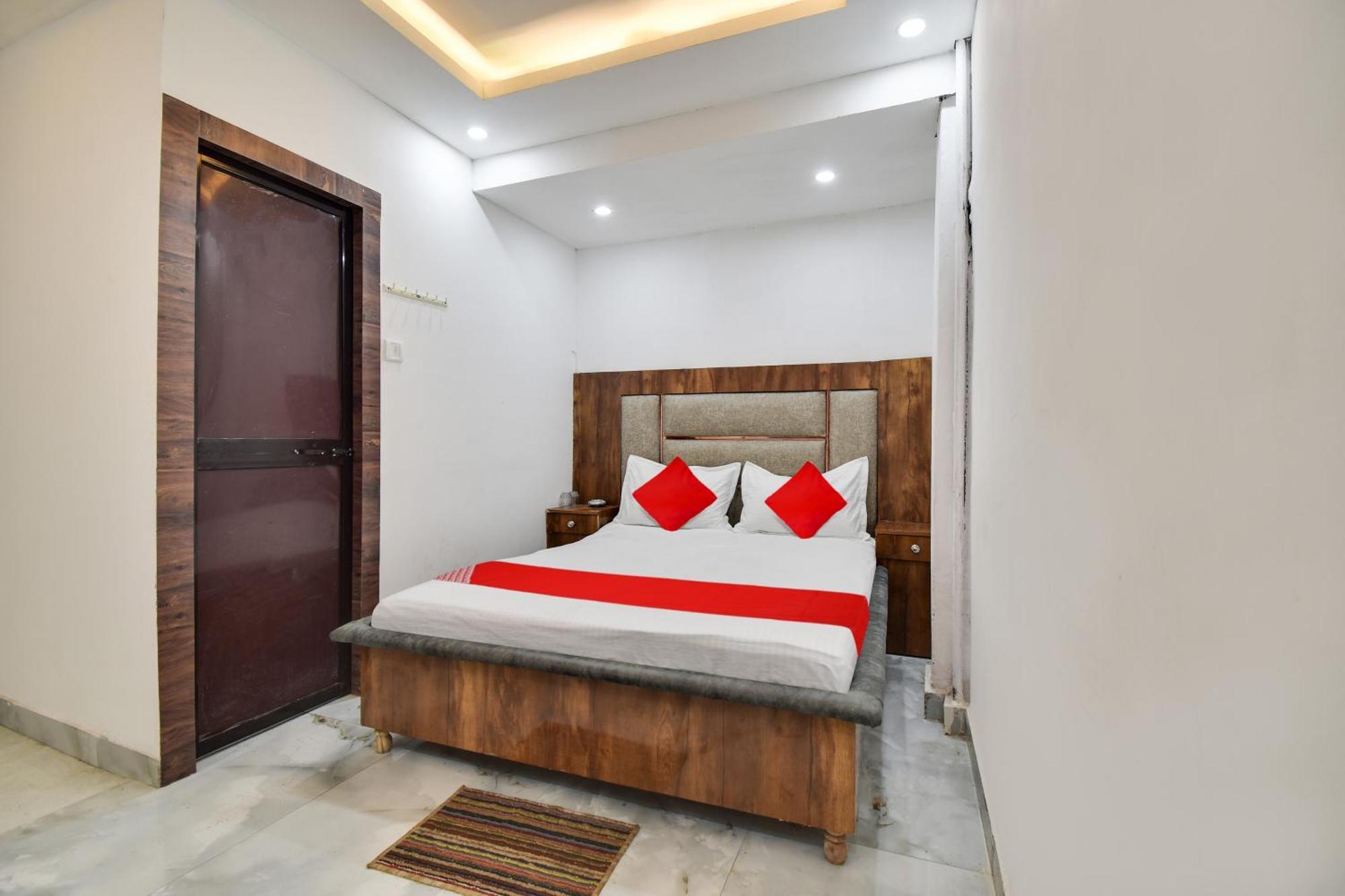 Hotel O Golden King Guest House New Delhi Exteriör bild